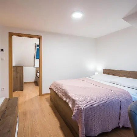 Pod Gastanom דירה Hodruša